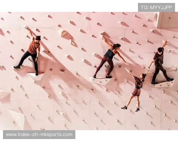 攀岩选手在墙面上“反重力”横移震惊全网 攀岩选手在墙面上“反重力”横移震惊全网